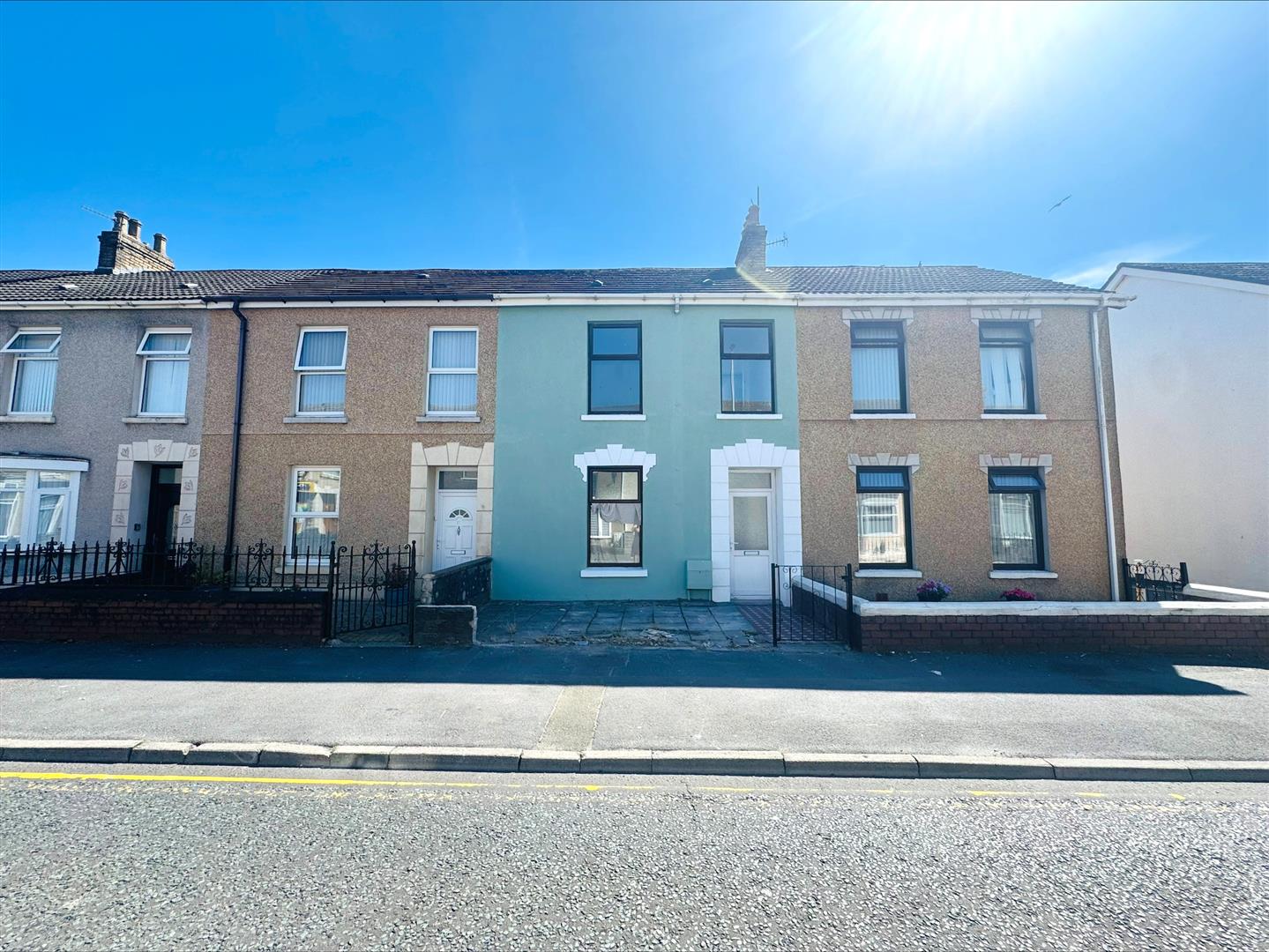 Pembrey Road, Llanelli, SA15 3BL